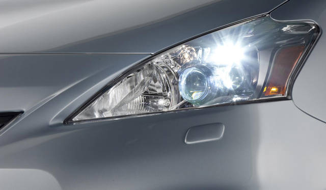 <strong>TOYOTA Prius v｜トヨタ プリウスv</strong>