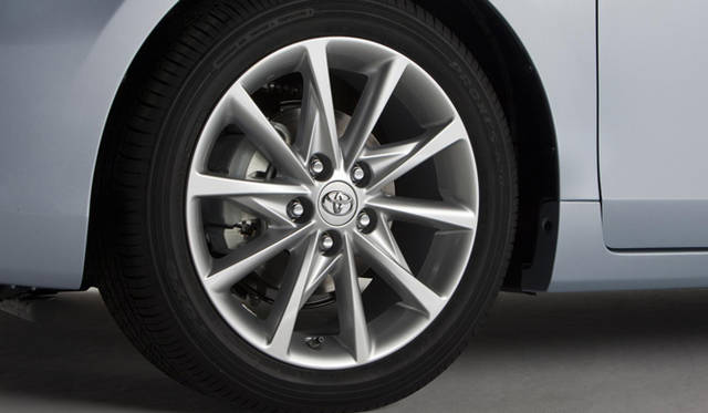 <strong>TOYOTA Prius v｜トヨタ プリウスv</strong>