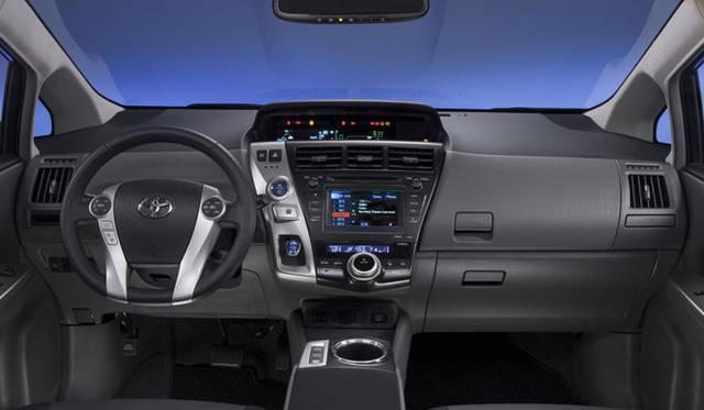 <strong>TOYOTA Prius v｜トヨタ プリウスv</strong>