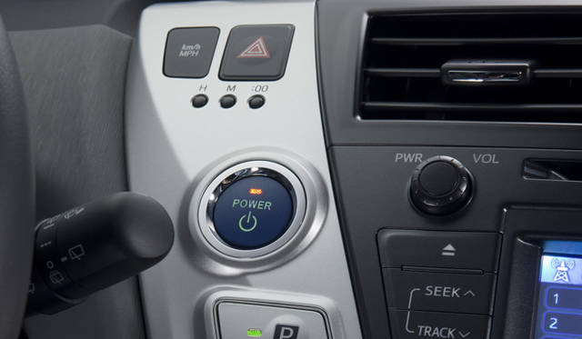 <strong>TOYOTA Prius v｜トヨタ プリウスv</strong>