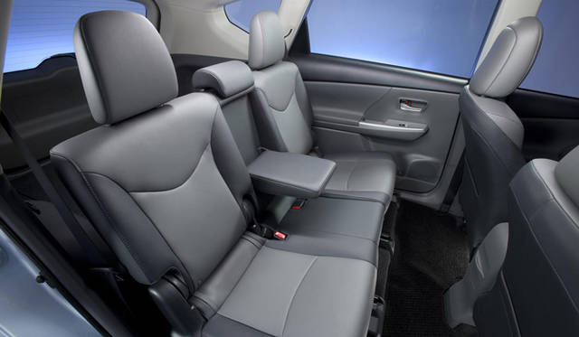 <strong>TOYOTA Prius v｜トヨタ プリウスv</strong>