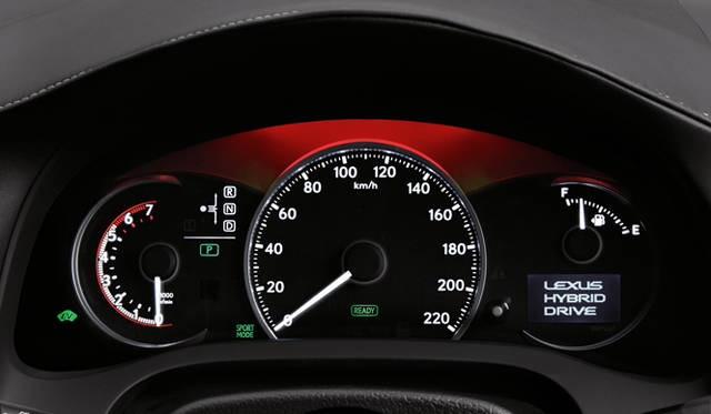 <strong>LEXUS CT200h｜レクサス CT200h</strong>　SPORTモード選択時