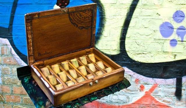 <strong>Berluti│ベルルッティ</strong> ウォッチトランク、 サイズ│H100×W395×D290ｍｍ、 価格│94万5000円