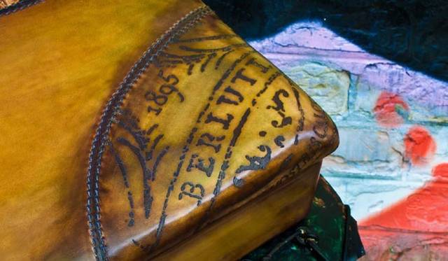 <strong>Berluti│ベルルッティ</strong> ウォッチトランク、 サイズ│H100×W395×D290ｍｍ、 価格│94万5000円