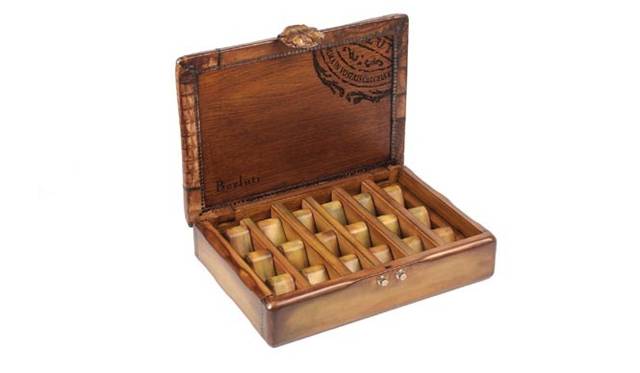 <strong>Berluti│ベルルッティ</strong> ウォッチトランク、 サイズ│H100×W395×D290ｍｍ、 価格│94万5000円