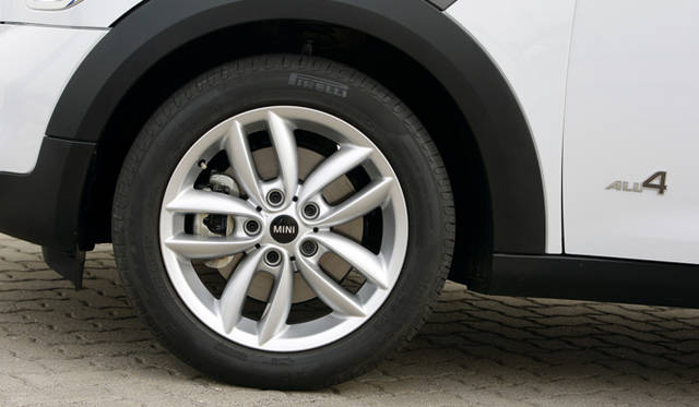 <strong>MINI CROSSOVER Cooper S ALL 4｜ミニ クロスオーバー クーパーS ALL 4</strong>