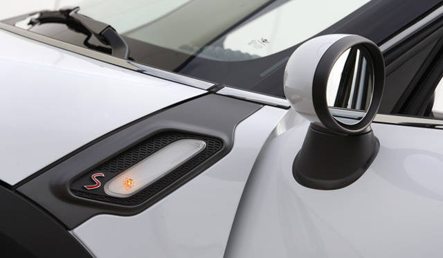 <strong>MINI CROSSOVER Cooper S ALL 4｜ミニ クロスオーバー クーパーS ALL 4</strong>