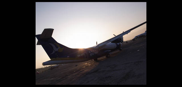 <strong>石川直樹×リコーGXR</strong>　カトマンズの空港にて国内線へのトランジット