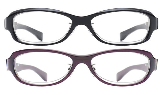 <strong>999.9｜フォーナインズ</strong>　フェイスフロント：NP-55シリーズの最大の特徴となるのが、品質と質感へのアプローチを高い次元でリンクさせた、フェイスフロント。7mmの生地を使用して強度面に配慮しながら、そのボリュームに対して多角度からカットを入れることにより、質感の高い表情を生み出している。レンズシェイプに合わせてカットの手法も変え、2型で対照的な表情を演出。さらにフロントカーブを浅めに設定して歪みを抑えると同時に、あらゆるシーンにおいて掛けやすいスタイルを実現している。　上：NP-55エッジを立てたスクエアモデル。3万9900円　下：NP-56オーバルベースのやわらかなスクエア。3万9900円