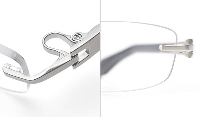 <strong>999.9｜フォーナインズ</strong>　TW-40AT col.4。逆Rヒンジ：フロントに対する負荷をできる限り軽減するために、長さ、幅、厚みをツーポイントに適したバランスで設計してある。ツーポイントフレームにおいて、より効果的に機能する。また掛けた時には逆Rヒンジの存在を感じさせずに、ツーポイント特有のすっきりとしたフロントの印象とサイドの美しい流れを際立たせ、フレーム全体の品質感を表現している。