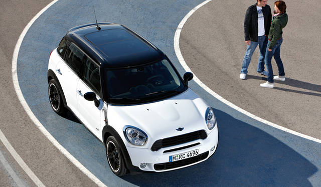 <strong>MINI CROSSOVER Cooper S ALL 4｜ミニ クロスオーバー クーパーS ALL 4</strong>