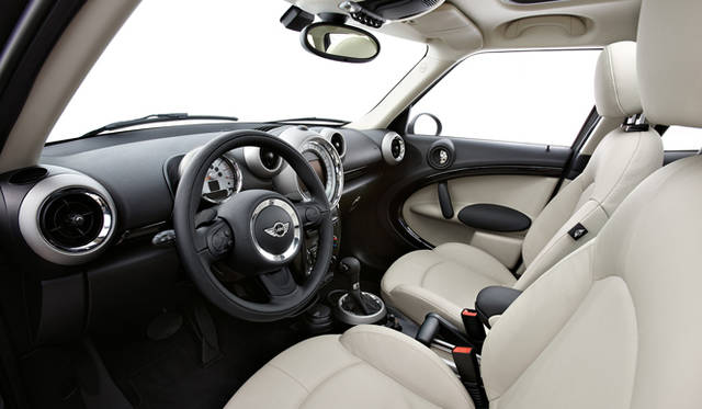 <strong>MINI CROSSOVER｜ミニ クロスオーバー</strong>