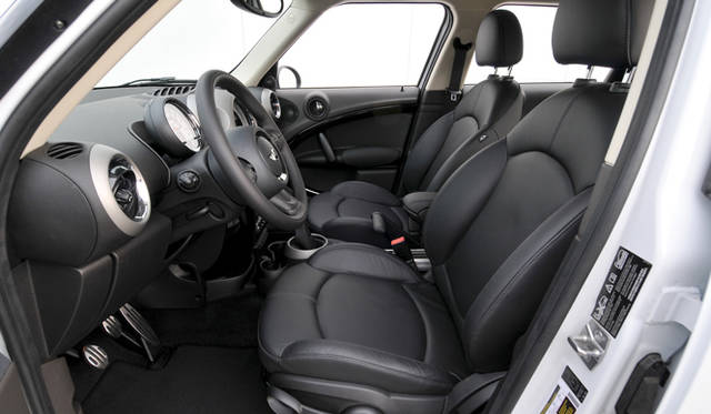 <strong>MINI CROSSOVER｜ミニ クロスオーバー</strong>