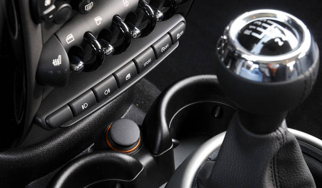 <strong>MINI CROSSOVER｜ミニ クロスオーバー</strong>