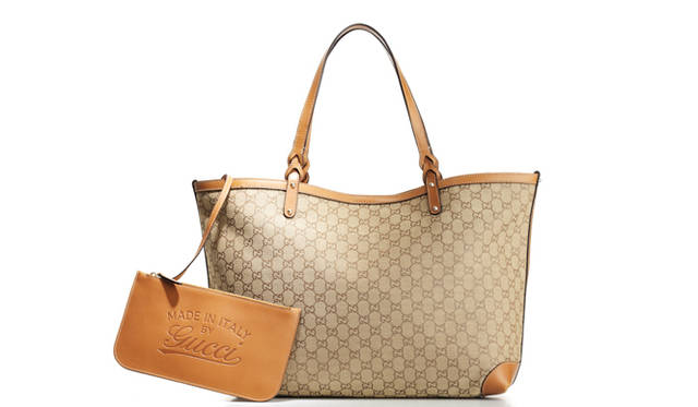 　ブランドのアイコン的存在である「オリジナルGG」をラメ感のあるプリントで仕上げた。「グッチ クラフト」バッグ [W48×H28×D16cm] 7万5600円（グッチ／グッチ ジャパン）