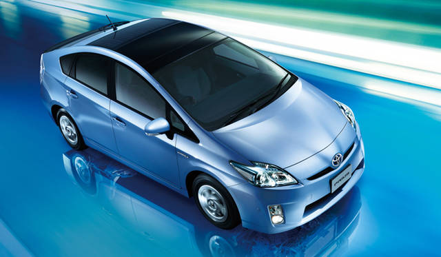 <strong>TOYOTA PRIUS v｜トヨタ プリウス v</strong>
