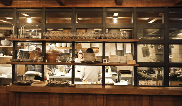 佐々木進氏（JUN代表取締役社長）×鈴木正文氏（ENGINE編集長）スペシャル対談　『アダム エ ロペ ビオトープ』4Fにあるカフェ＆レストラン「アーヴィング プレイス」