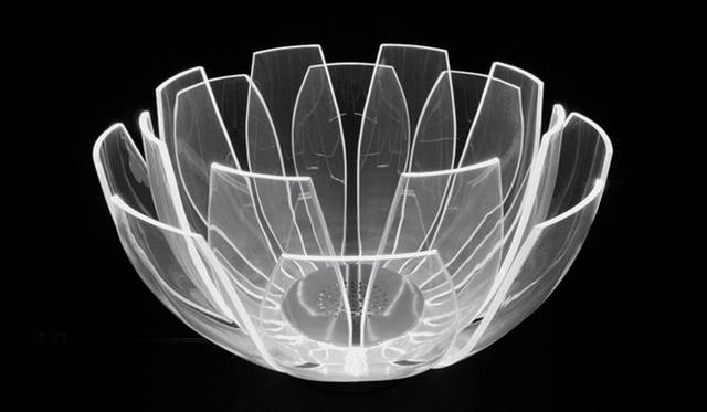 <strong>airLUCE｜エアルーチェ</strong>　「Lotus Flower」の「浮花」18万円。クールホワイト。