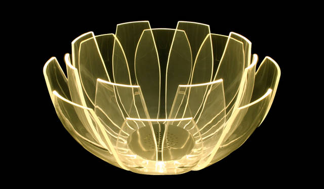 <strong>airLUCE｜エアルーチェ</strong>　「Lotus Flower」の「浮花」18万円。ウォーム・ホワイト。