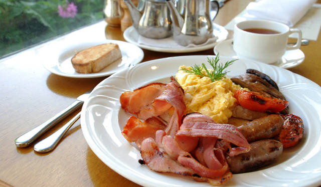 <strong>オーストラリア｜シャトー・イェリング・ヒストリック・ハウス・ホテル</strong> これぞオーストラリア！ボリュームたっぷりのカントリーブレックファスト 