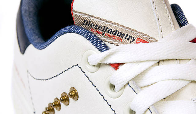 <strong>DIESEL｜ディーゼル</strong>　 DIESEL×adidas Originalsメンズ・コラボレーションスニーカー　「STAN SMITH 80’S DIESEL」 2万2050円