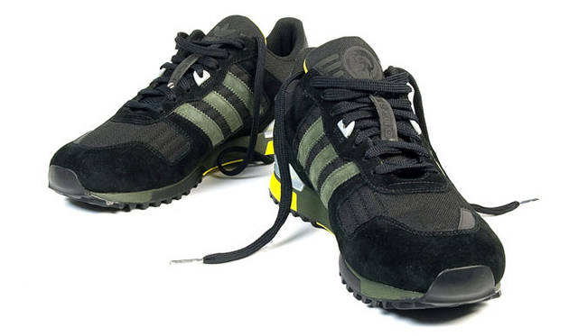<strong>DIESEL｜ディーゼル</strong>　 DIESEL×adidas Originalsメンズ・コラボレーションスニーカー　「ZX 700 DIESEL」 1万8690円