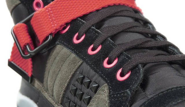 <strong>DIESEL｜ディーゼル</strong>　 DIESEL×adidas Originalsメンズ・コラボレーションスニーカー　「FRM MID DIESEL TXT」 2万790円