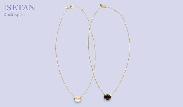 <strong>伊勢丹｜ISETAN</strong>　半貴石をあしらったネックレスも、チェーンの細さと石の大きさのバランスがモダン。ネックレス[スモーキークオーツ] 、ネックレス[ピンクトルマリン] ともに2万7300円（ゾヤ／インターナショナル デザイナーズ／伊勢丹新宿店）