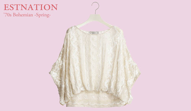 <strong>ESTNATION｜エストネーション</strong>　繊細なシフォン素材のうえにスパンコールやビーズがたくさんあしらわれたヴィンテージ。トップス 5万1450円（ビヨンド ヴィンテージ／エストネーション）