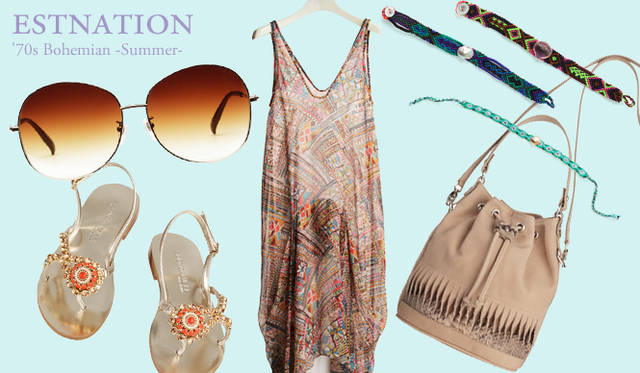 <strong>ESTNATION｜エストネーション</strong>　シルクドレス 5万1450円（ミーガン パーク）、サングラス 2万8350円（フレンシー アンド マーキュリー）、ミサンガ [太] 2万2050円、[中] 1万1550円、[細] 1万6800円（デッツォ）、バッグ [W23×H21×D11cm] 3万2550円（ベルジュ）、ビジューサンダル 4万3050円（エディ ダニエル）　すべてエストネーション