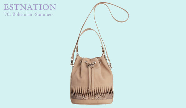 <strong>ESTNATION｜エストネーション</strong>　カーフレザーとパイソンを組み合わせた、上質かつエレガントなバッグ。ちょっとした外出にも。バッグ [W23×H21×D11cm] 3万2550円（ベルジュ／エストネーション）