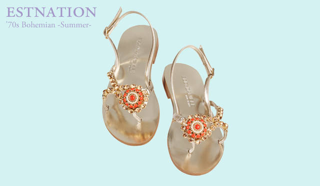 <strong>ESTNATION｜エストネーション</strong>　きらめくスワロフスキー クリスタルで足もとを飾って。ビジューサンダル 4万3050円（エディ ダニエル／エストネーション）