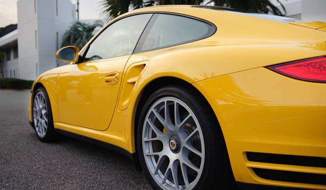 <strong>PORSCHE 911 turbo S｜ポルシェ 911 ターボ S</strong>