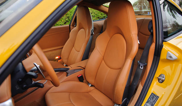 <strong>PORSCHE 911 turbo S｜ポルシェ 911 ターボ S</strong>