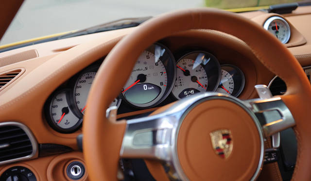 <strong>PORSCHE 911 turbo S｜ポルシェ 911 ターボ S</strong>