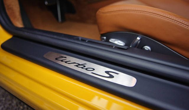 <strong>PORSCHE 911 turbo S｜ポルシェ 911 ターボ S</strong>