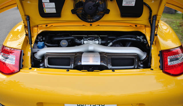 <strong>PORSCHE 911 turbo S｜ポルシェ 911 ターボ S</strong>