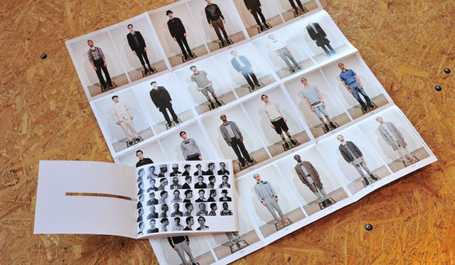 <strong>伊藤嶺香×尾花大輔｜対談</strong>　2010-11AWカタログとルックブック。カタログにはスリットを入れて、展示会の雰囲気をディテールで再現。