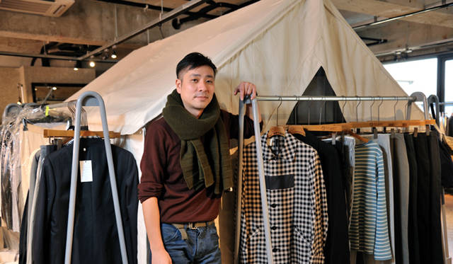 <strong>伊藤嶺香×尾花大輔｜対談</strong>　デザイナーの尾花大輔さん。N.ハリウッドのショールームにて。