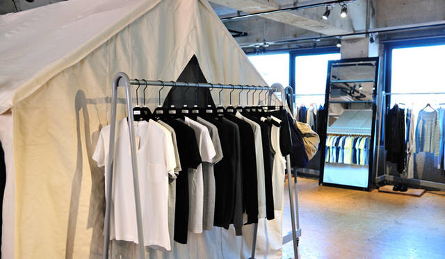 <strong>伊藤嶺香×尾花大輔｜対談</strong>　N.ハリウッドのショールームのようす。