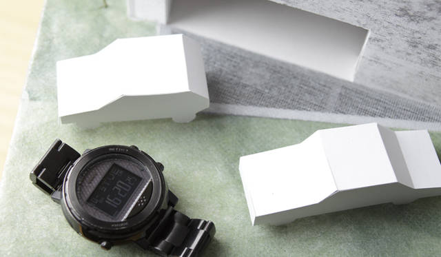 <strong>My Own Watch｜あなたの時計見せてください</strong>　「この時計は海外の時間にも対応してくれるので、とても助かっています」（谷尻さん）