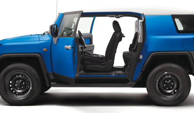 <strong>TOYOTA FJ CRUISER｜トヨタ FJクルーザー</strong>　両側大開口観音開きドア