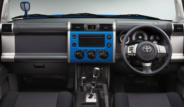 <strong>TOYOTA FJ CRUISER｜トヨタ FJクルーザー</strong>　FJクルーザー “カラーパッケージ” (外鈑色｜ツートーン ブルー)