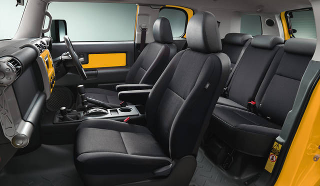 <strong>TOYOTA FJ CRUISER｜トヨタ FJクルーザー</strong>　“カラーパッケージ” (外鈑色｜ツートーン イエロー) 