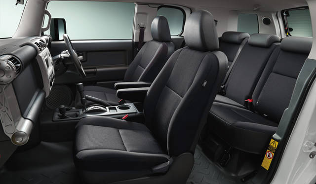 <strong>TOYOTA FJ CRUISER｜トヨタ FJクルーザー</strong>　(外鈑色｜ホワイト) 