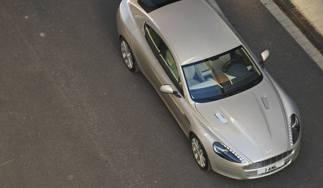 <strong>ASTON MARTIN RAPIDE｜アストンマーティン ラピード</strong>　Silver Blonde