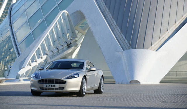 <strong>ASTON MARTIN RAPIDE｜アストンマーティン ラピード</strong>　Silver Blonde