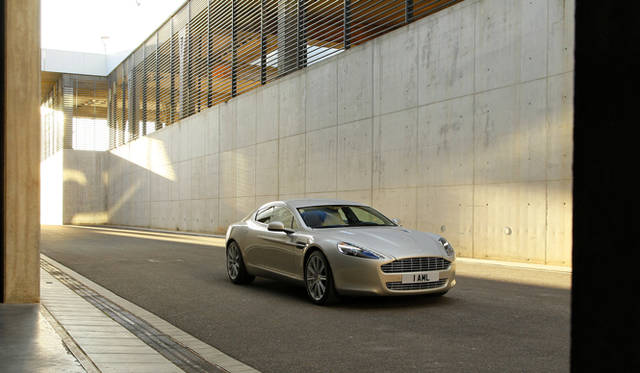 <strong>ASTON MARTIN RAPIDE｜アストンマーティン ラピード</strong>　Silver Blonde