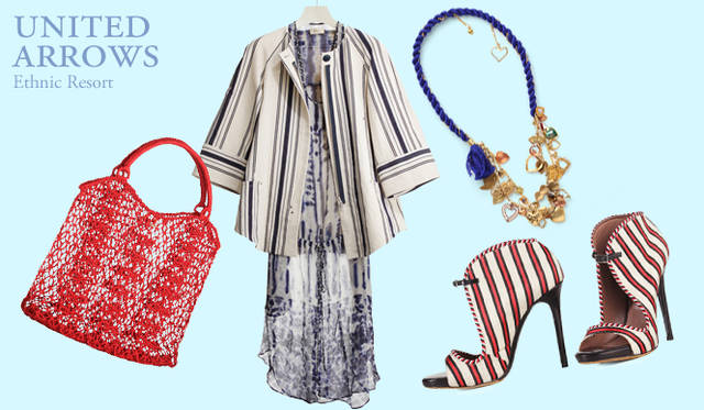 <strong>UNITED ARROWS｜ユナイテッドアローズ</strong>　ストライプジャケット 4万5150円（ラウラ）、ドレス 3万1500円（ロゼー）、ネックレス 3万1500円（アプサラス）、メッシュバッグ[W38×H33×D11cm] 5万400円（アニヤ ハインドマーチ）、ストライプブーティ [H11.5cm] 9万5500円（タビサ シモンズ）　すべてユナイテッドアローズ 原宿本店 ウィメンズ館