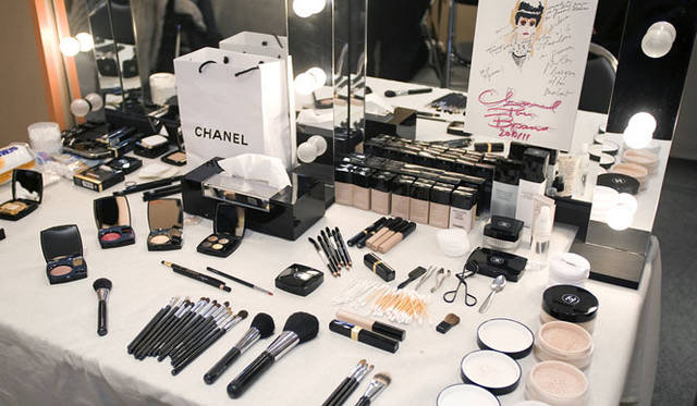 <strong>CHANEL｜シャネル</strong>　メティエダール・コレクション 「パリ-ビザンス」　© CHANEL 2010